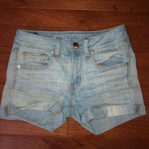 AMERICAN EAGLE JEAN SHORTS SIZE 2 LIGHT WASH